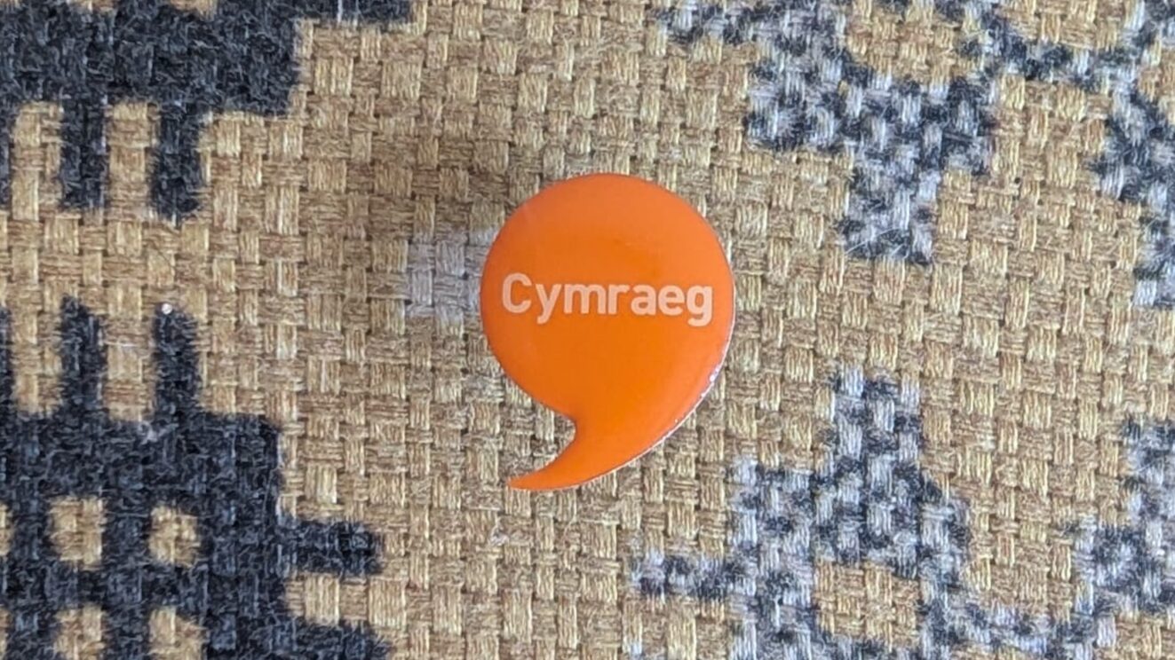 Cymraeg orange badge